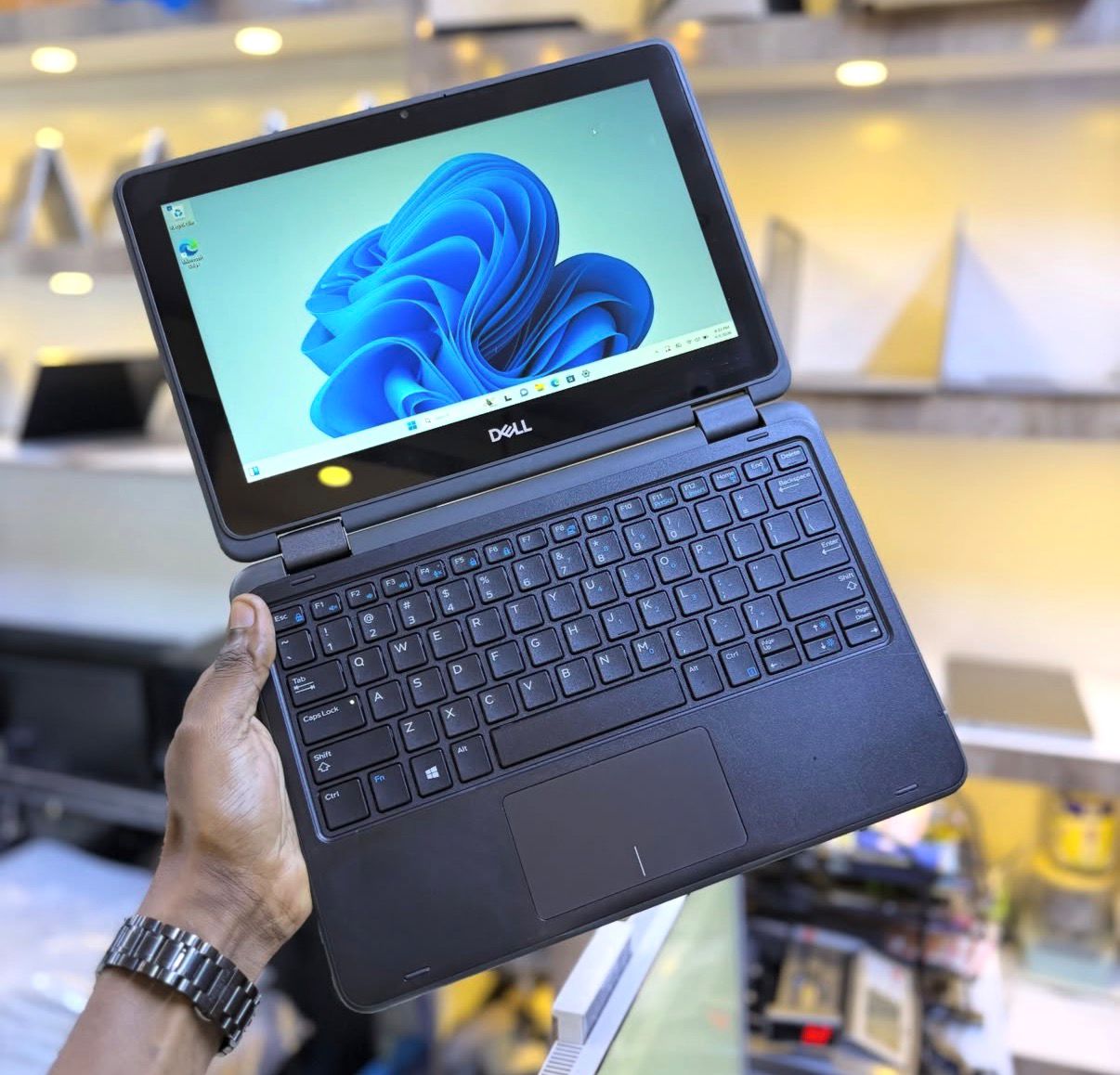 DELL LATITUDE 3189 touchscreen laptop (refurbished )