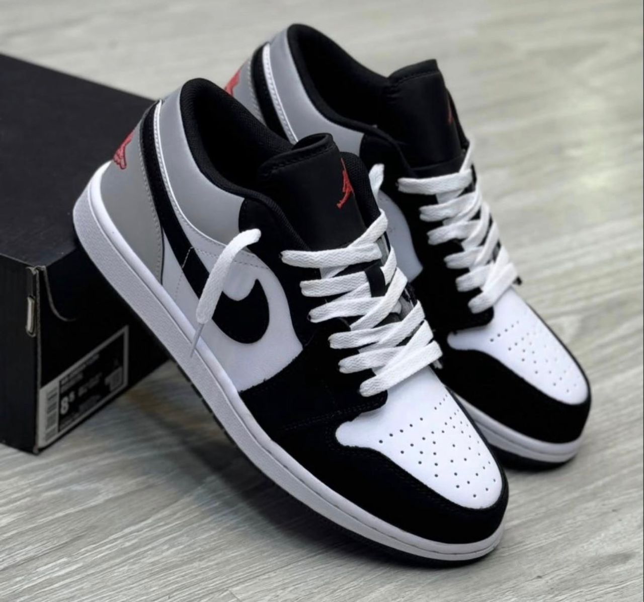 Air Jordan 1 Low SE  sneakers
