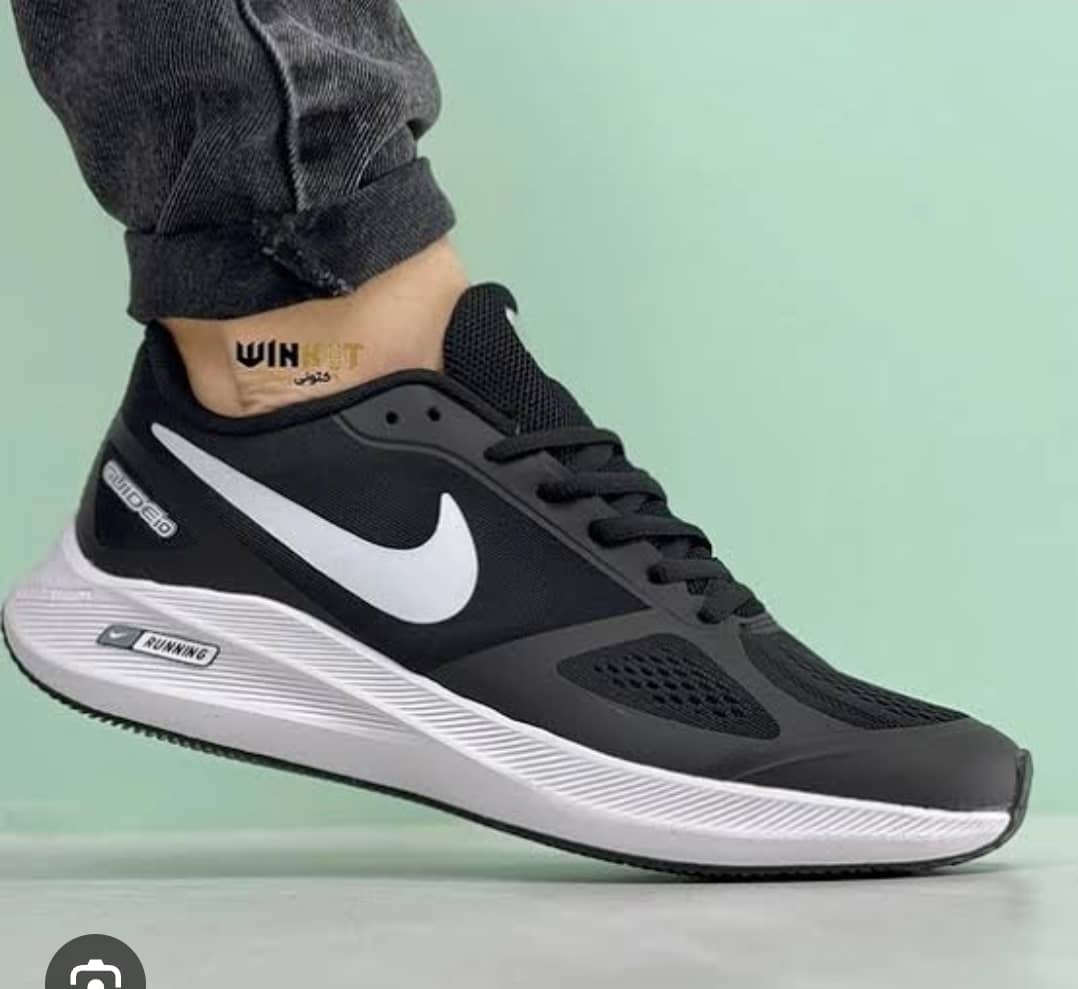 Nike Zoom Guide 10 running sneaker