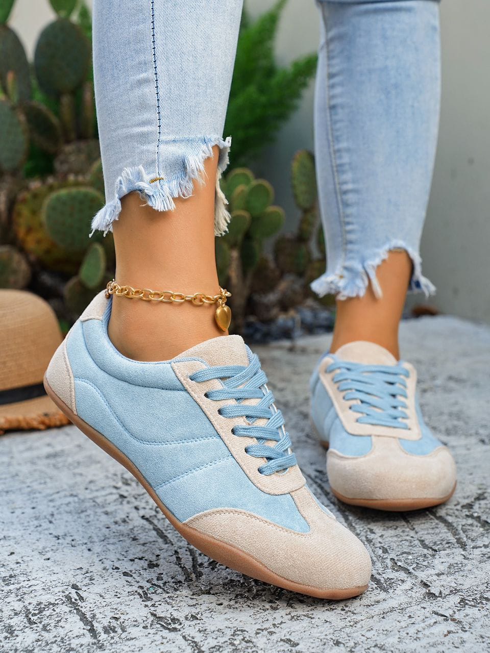 Women's Casual Shoes