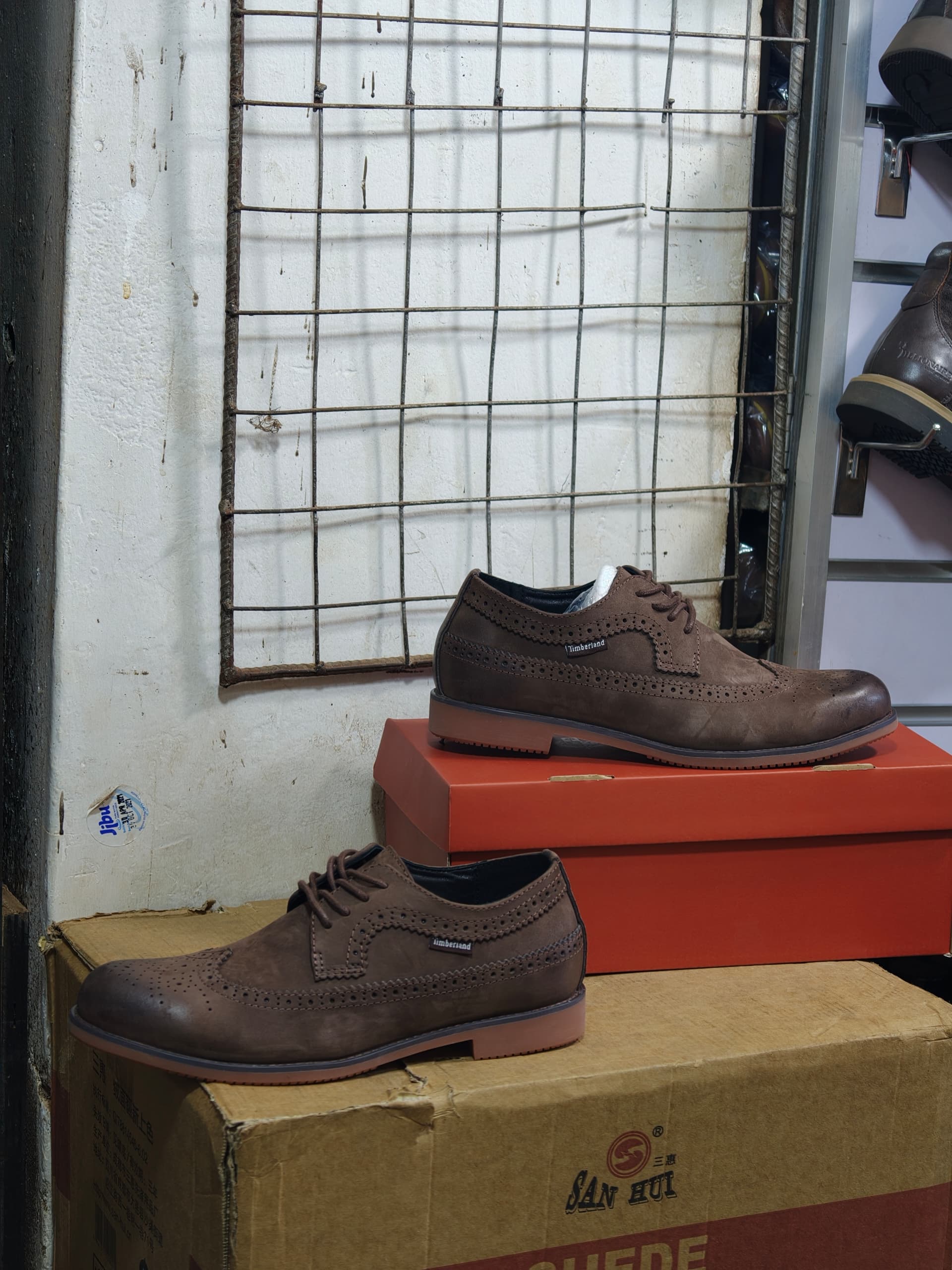 Casual lace-up brogue shoes / oxfords